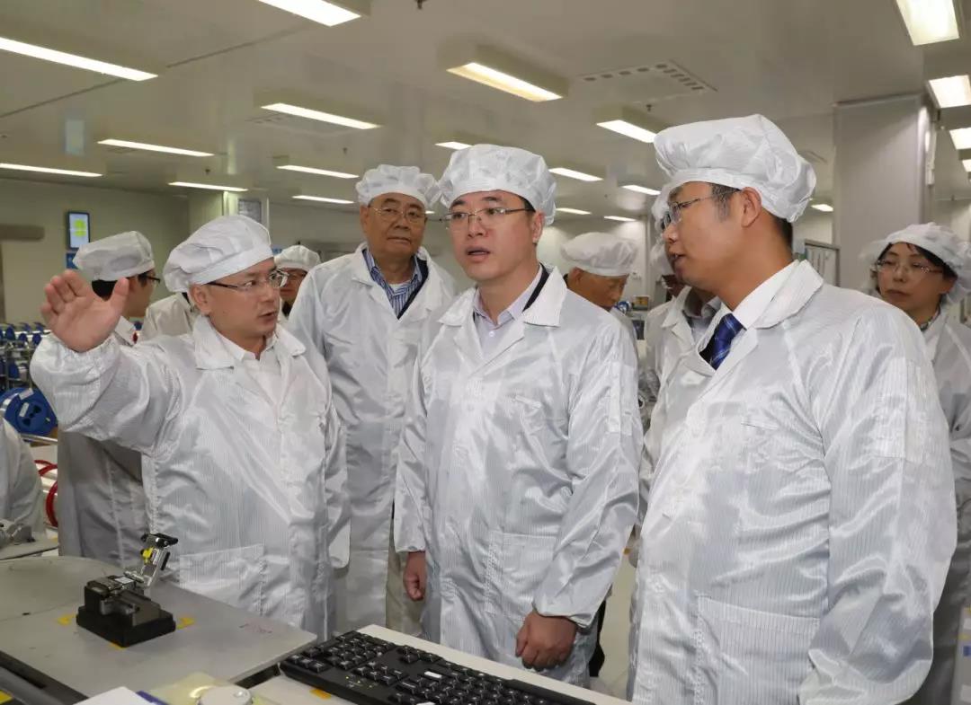 強(qiáng)強(qiáng)聯(lián)合，共筑未來(lái) 亨通與東南大學(xué)攜手成立光/量子通信與傳感技術(shù)聯(lián)合研究中心