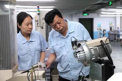 新鄉(xiāng)化纖成立新材料研究院 構(gòu)筑創(chuàng)新引擎，驅(qū)動(dòng)纖維技術(shù)研發(fā)與產(chǎn)業(yè)轉(zhuǎn)化